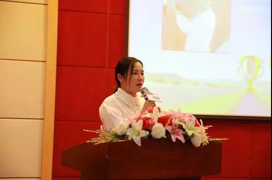 1574078195247071.jpg 凌霞.jpg