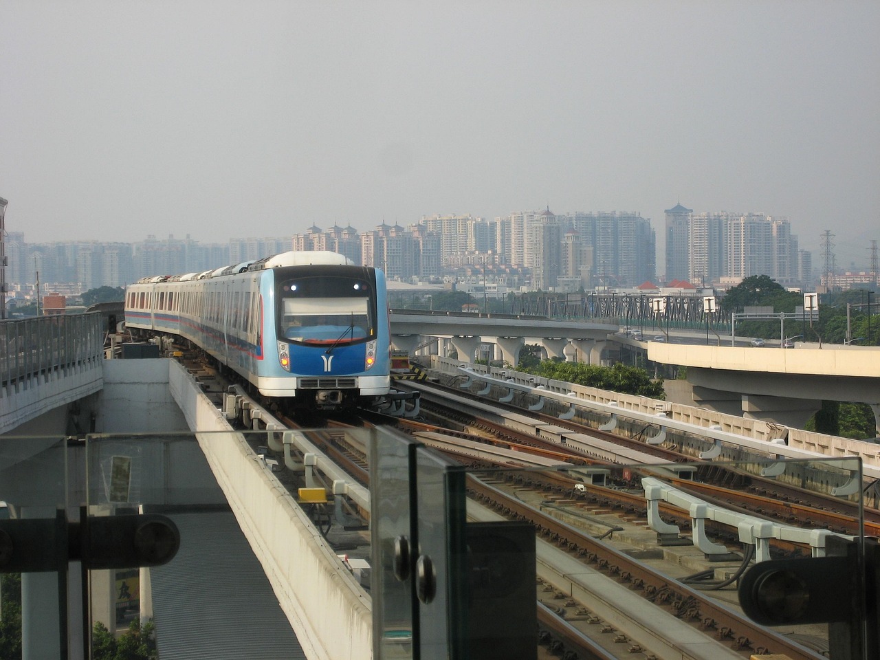 全國鐵路預(yù)計(jì)今日發(fā)送1790萬人次，北京、成都和廣州等成熱門出發(fā)城市