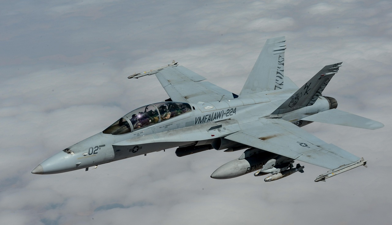 以軍稱在德黑蘭一機(jī)場摧毀兩架伊朗F-14戰(zhàn)機(jī)