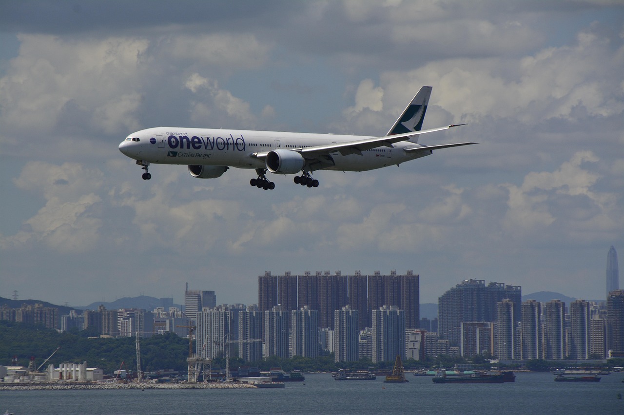 全球航空業(yè)受中東沖突波及 多家航司取消或改道航班