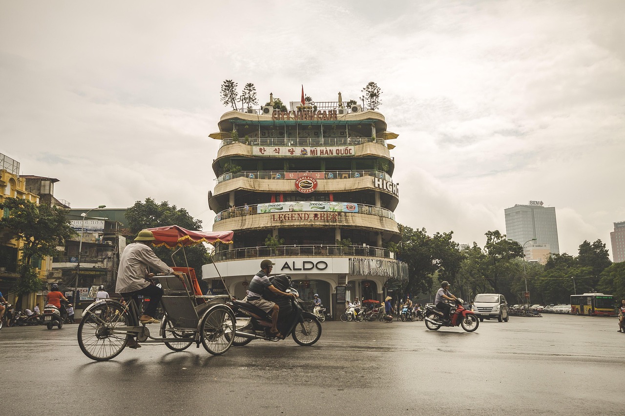 越南下龍灣發(fā)生游船傾覆事故，已致18人遇難
